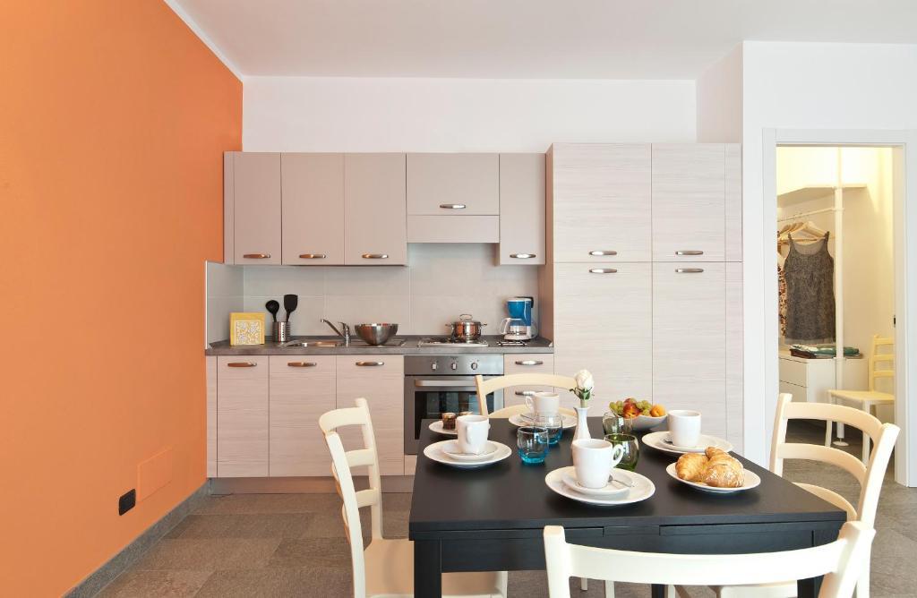 Helianthus Residence Канеро Ривиера Стая снимка