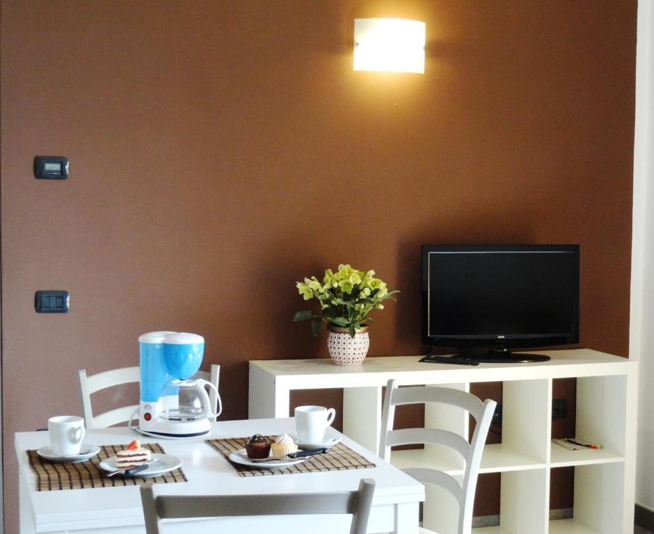 Helianthus Residence Канеро Ривиера Стая снимка
