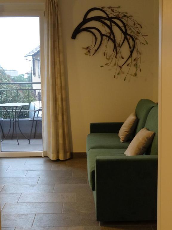 Helianthus Residence Канеро Ривиера Стая снимка